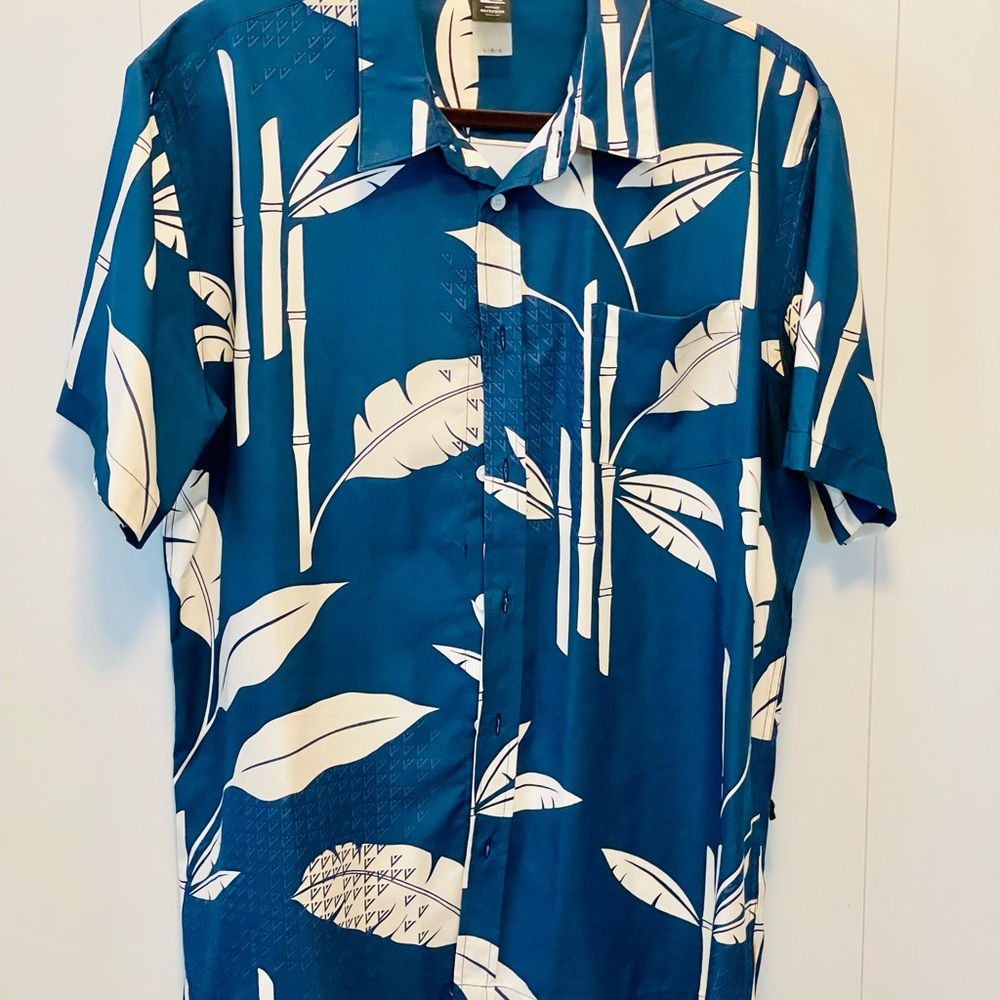 Quiksilver Waterman Teal and White Leaf Print Hawaiian Shirt